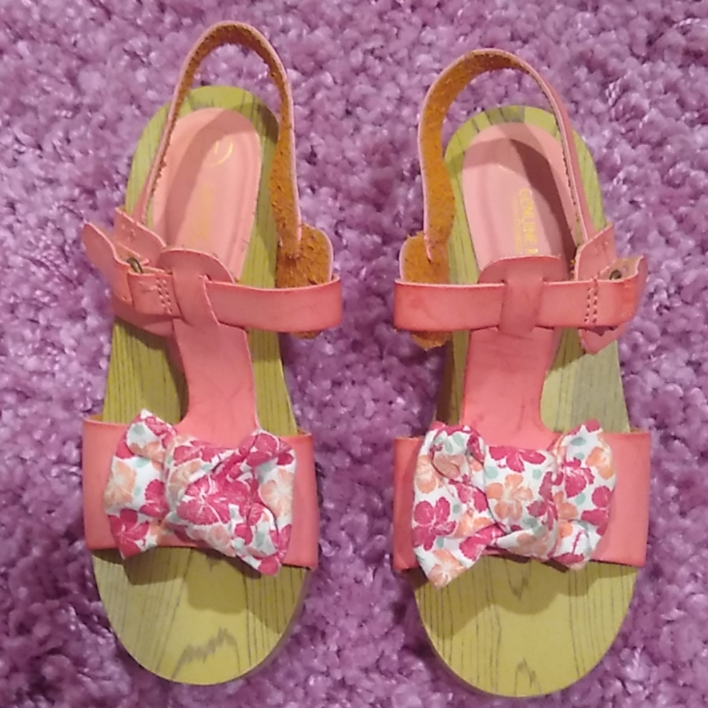 Girls clogs